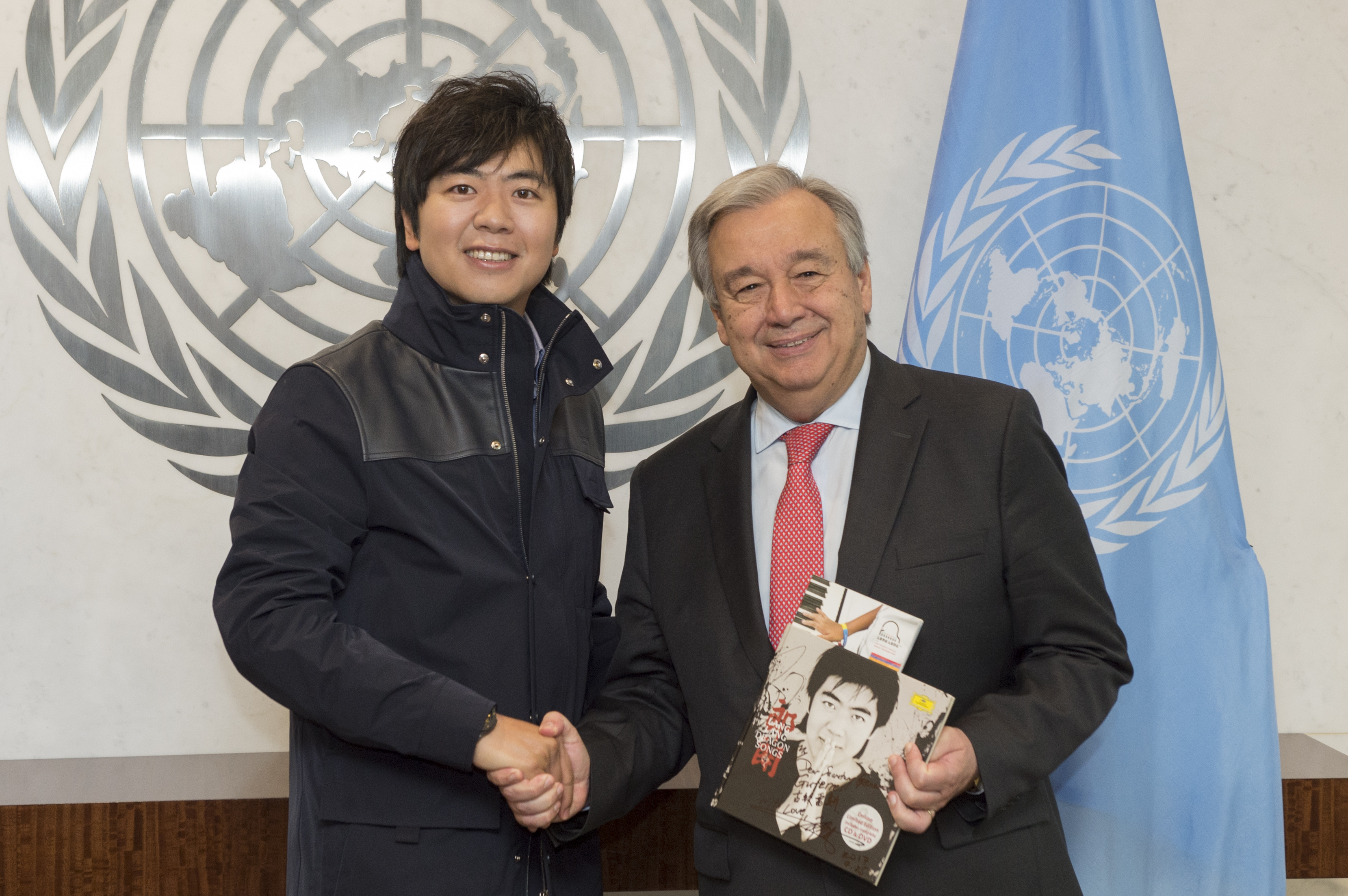 Secretary-General António Guterres meets with UN Messenger of Peace and pianist Lang Lang. 25 July 2017/UN Photo/Eskinder Debebe